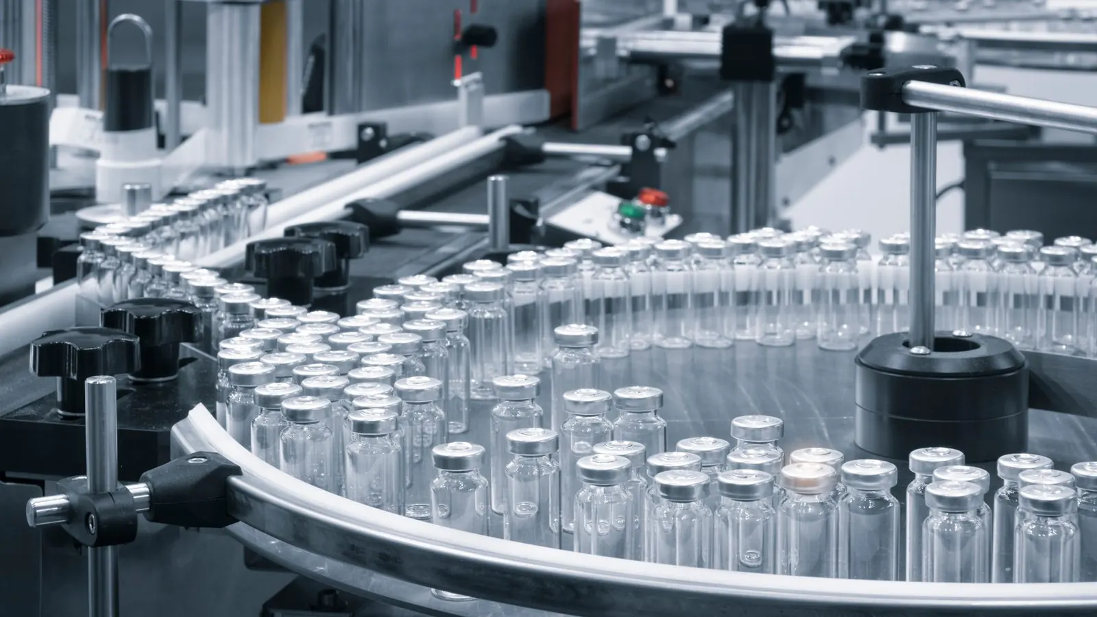 Ligne de flacons pharmaceutiques en production